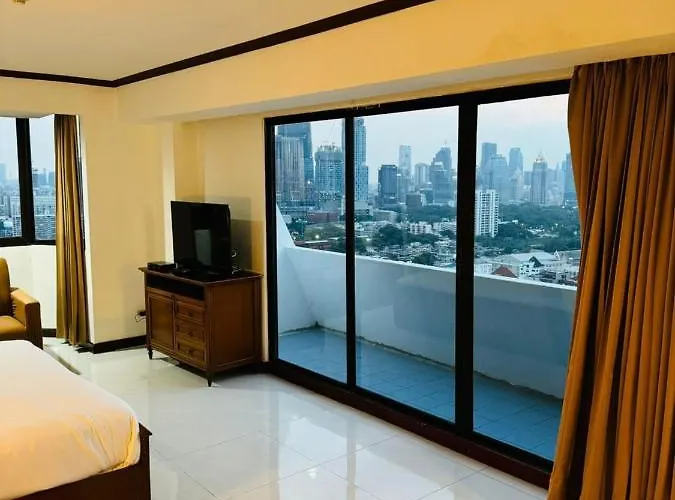 Affordable Serviced In Nana Omni Tower - Prime Sukhumvit Location 방콕