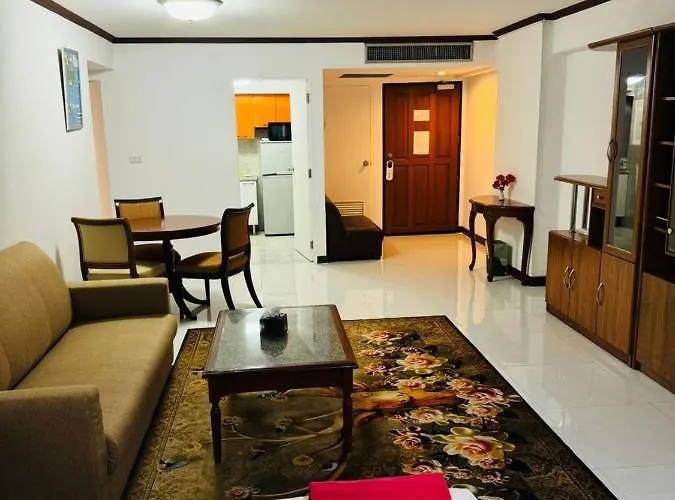 Affordable Serviced In Nana Omni Tower - Prime Sukhumvit Location 아파트