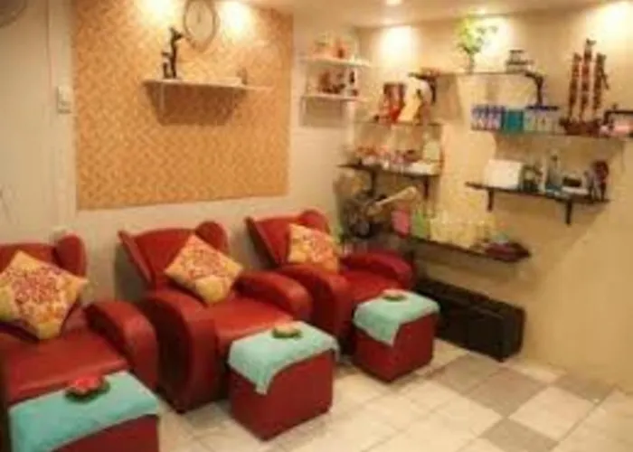 Affordable Serviced In Nana Omni Tower - Prime Sukhumvit Location 방콕