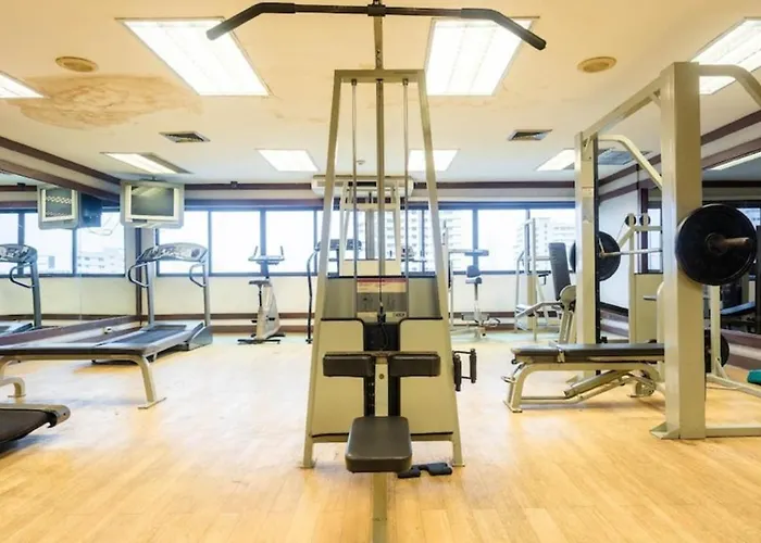 Affordable Serviced In Nana Omni Tower - Prime Sukhumvit Location 아파트
