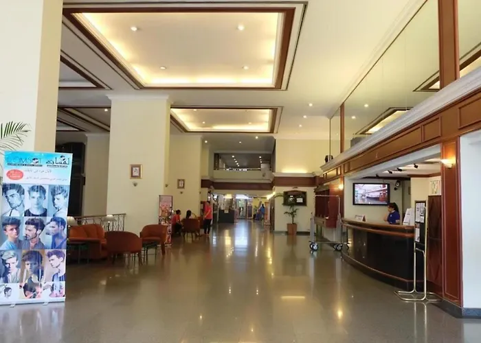 Affordable Serviced In Nana Omni Tower - Prime Sukhumvit Location 아파트 방콕