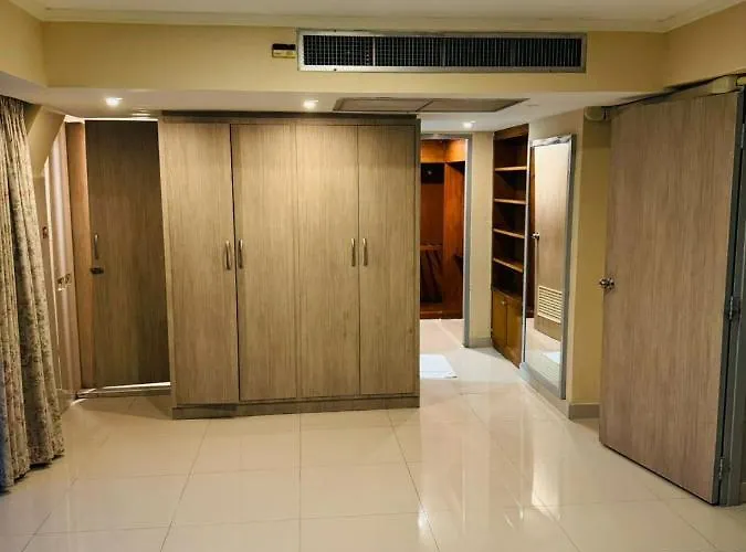 Affordable Serviced In Nana Omni Tower - Prime Sukhumvit Location