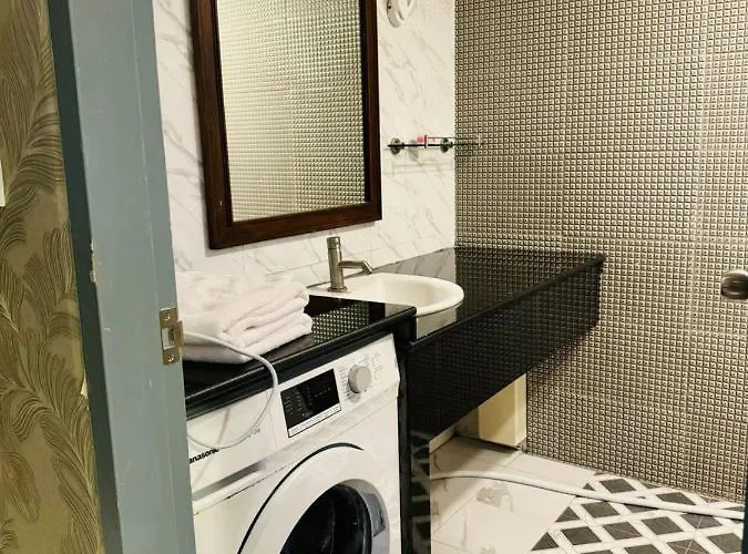 Affordable Serviced In Nana Omni Tower - Prime Sukhumvit Location 방콕