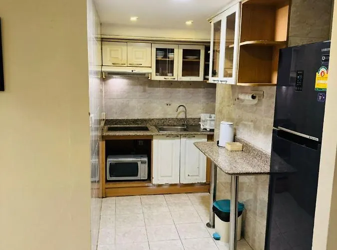 Affordable Serviced In Nana Omni Tower - Prime Sukhumvit Location 아파트