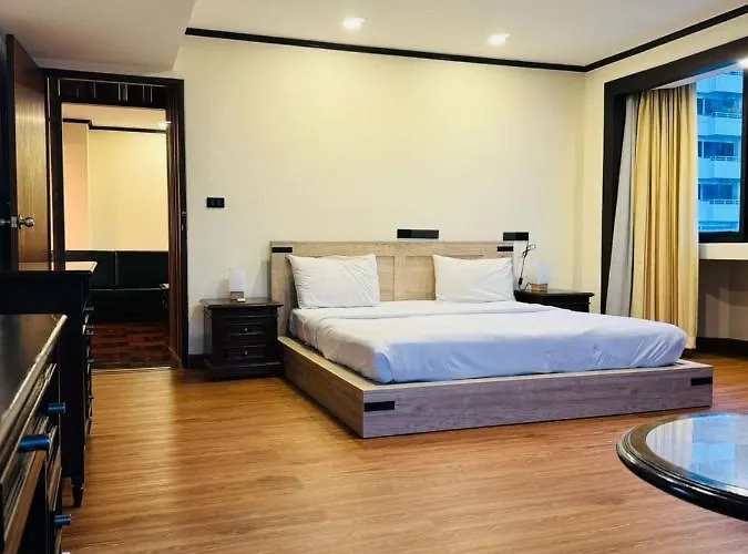 Affordable Serviced In Nana Omni Tower - Prime Sukhumvit Location 아파트 방콕
