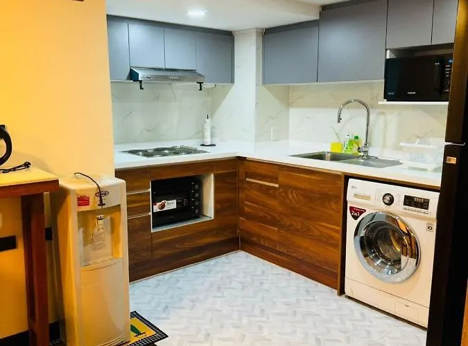 Affordable Serviced In Nana Omni Tower - Prime Sukhumvit Location *