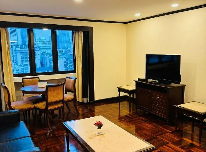 Affordable Serviced In Nana Omni Tower - Prime Sukhumvit Location 아파트 *