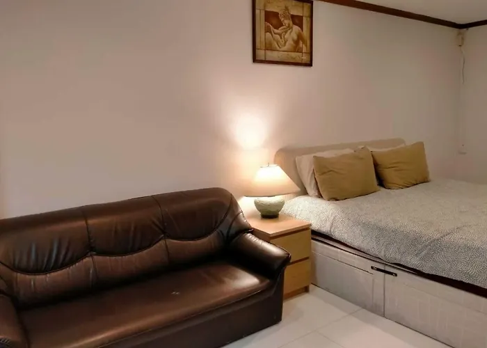 Affordable Serviced In Nana Omni Tower - Prime Sukhumvit Location 아파트 방콕