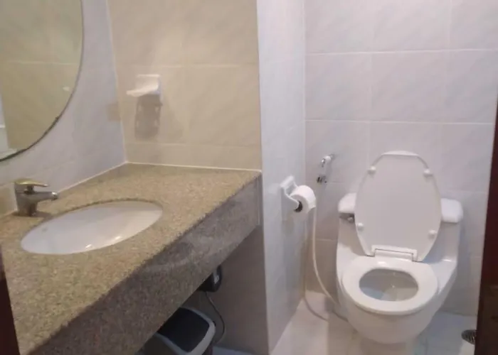 Affordable Serviced In Nana Omni Tower - Prime Sukhumvit Location 아파트 방콕