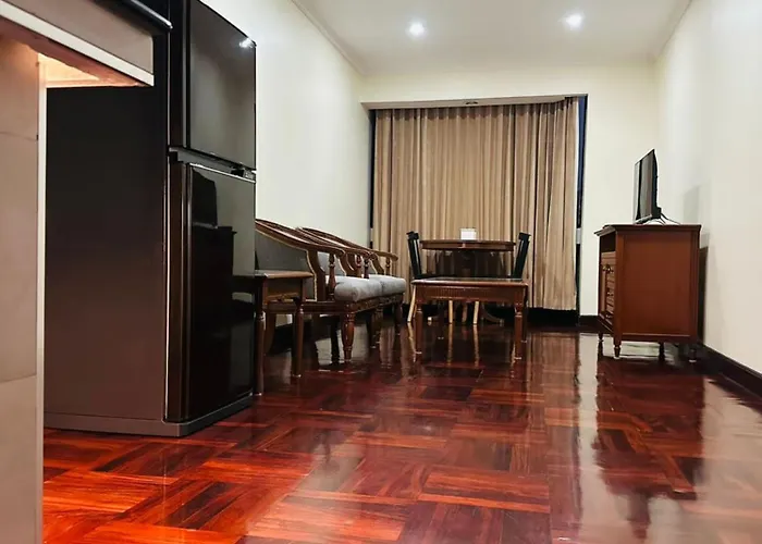 Affordable Serviced In Nana Omni Tower - Prime Sukhumvit Location 방콕