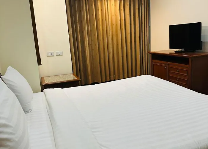 아파트 Affordable Serviced In Nana Omni Tower - Prime Sukhumvit Location *