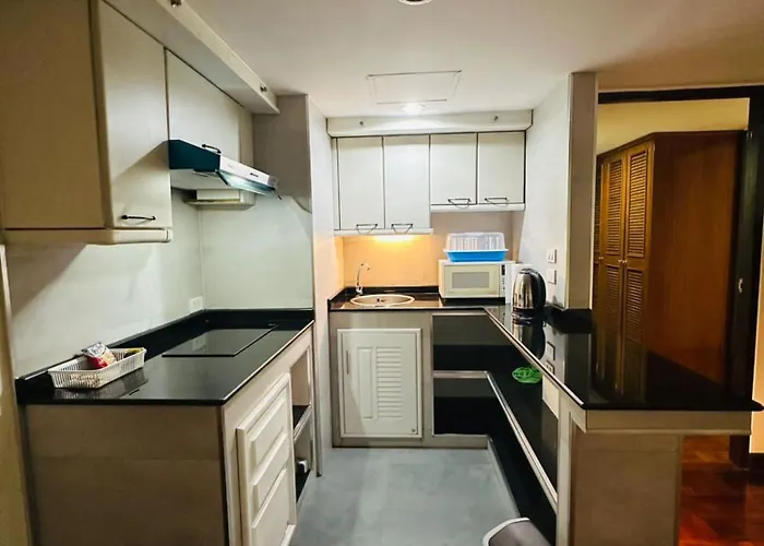 Affordable Serviced In Nana Omni Tower - Prime Sukhumvit Location * 방콕