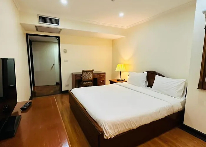 Affordable Serviced In Nana Omni Tower - Prime Sukhumvit Location