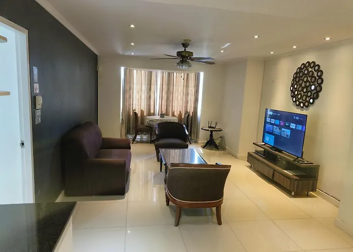Affordable Serviced In Nana Omni Tower - Prime Sukhumvit Location