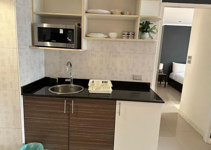 Affordable Serviced In Nana Omni Tower - Prime Sukhumvit Location *