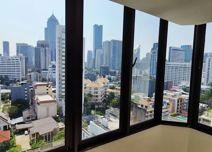 Affordable Serviced In Nana Omni Tower - Prime Sukhumvit Location 아파트