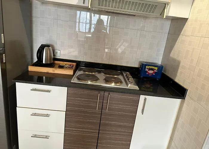 Affordable Serviced In Nana Omni Tower - Prime Sukhumvit Location 아파트 방콕