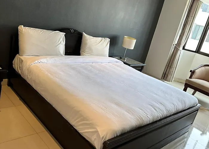 아파트 Affordable Serviced In Nana Omni Tower - Prime Sukhumvit Location *