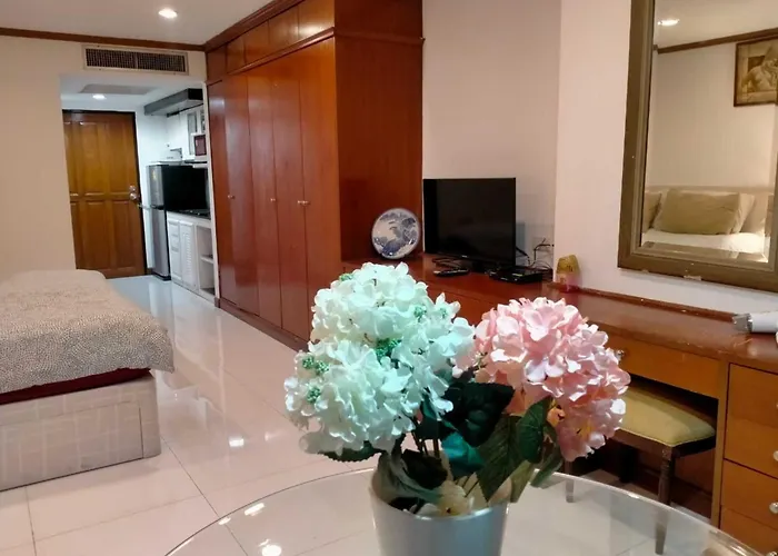 Affordable Serviced In Nana Omni Tower - Prime Sukhumvit Location * 방콕