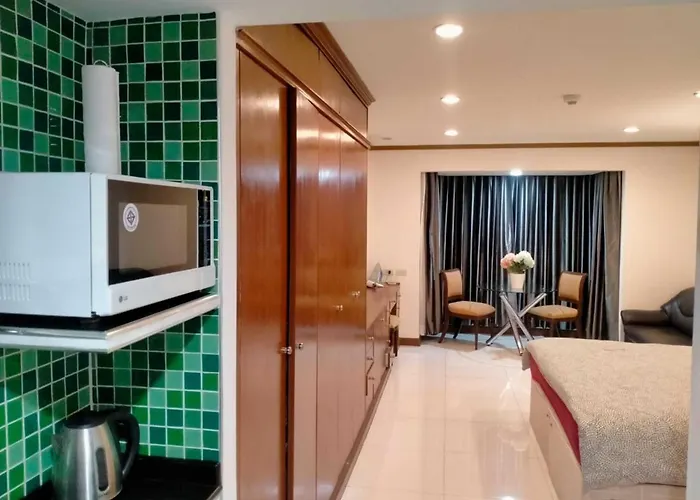Affordable Serviced In Nana Omni Tower - Prime Sukhumvit Location 아파트 방콕