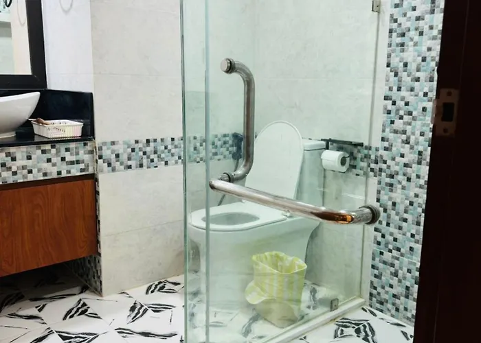 아파트 Affordable Serviced In Nana Omni Tower - Prime Sukhumvit Location *