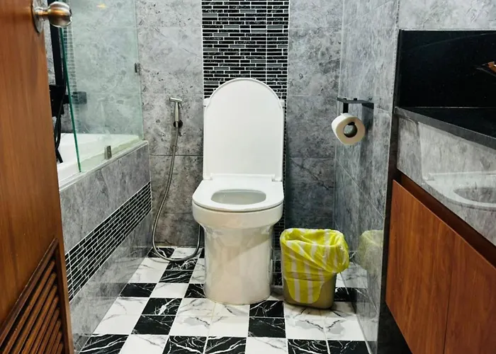 Affordable Serviced In Nana Omni Tower - Prime Sukhumvit Location 방콕