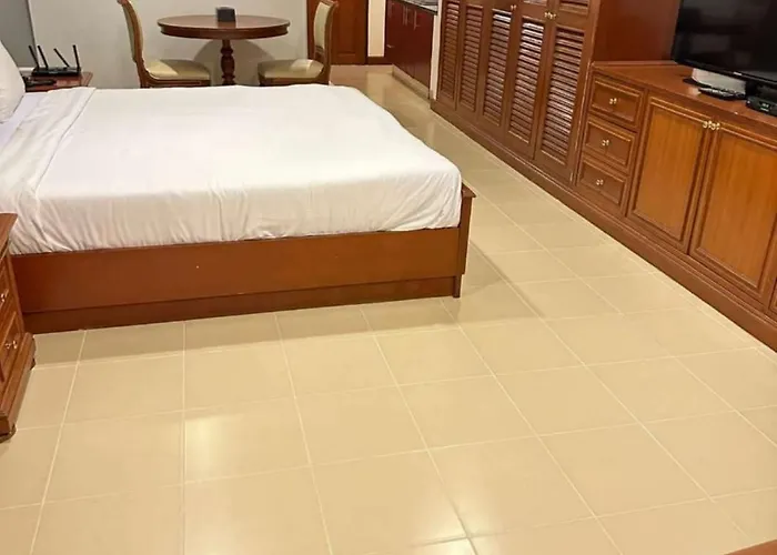 Affordable Serviced In Nana Omni Tower - Prime Sukhumvit Location