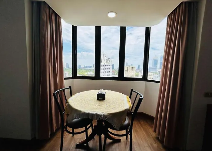 Affordable Serviced In Nana Omni Tower - Prime Sukhumvit Location 아파트