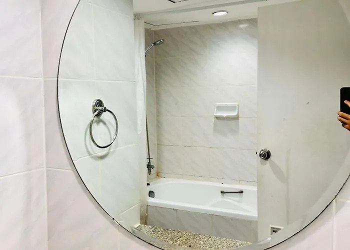 Affordable Serviced In Nana Omni Tower - Prime Sukhumvit Location 아파트 방콕