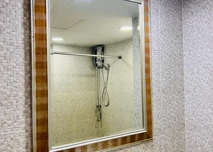 Affordable Serviced In Nana Omni Tower - Prime Sukhumvit Location