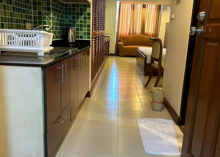Affordable Serviced In Nana Omni Tower - Prime Sukhumvit Location 아파트 방콕