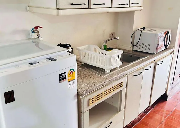 Affordable Serviced In Nana Omni Tower - Prime Sukhumvit Location * 방콕