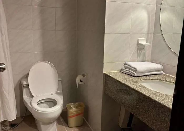 아파트 Affordable Serviced In Nana Omni Tower - Prime Sukhumvit Location 방콕