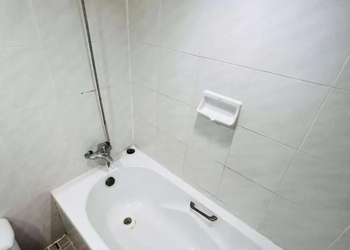 Affordable Serviced In Nana Omni Tower - Prime Sukhumvit Location 아파트 방콕