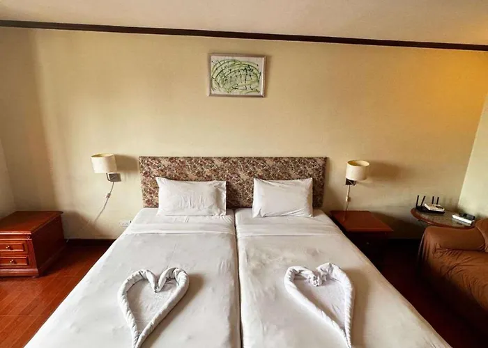 Affordable Serviced In Nana Omni Tower - Prime Sukhumvit Location 아파트 *