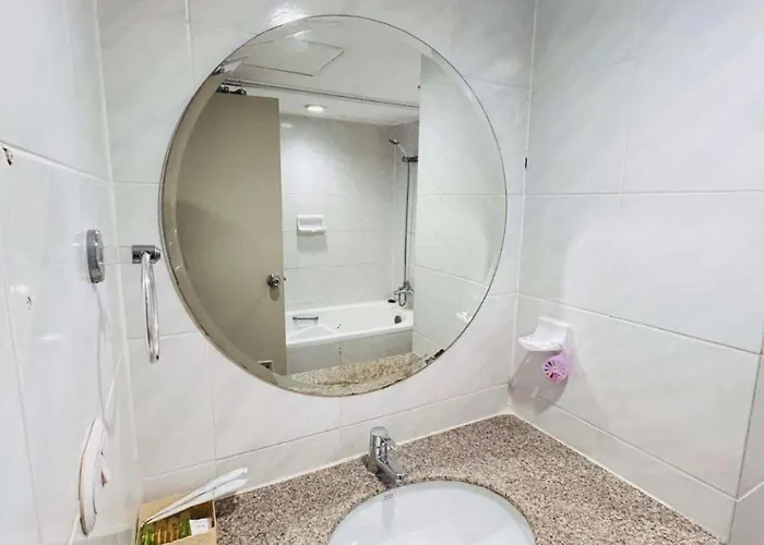 아파트 Affordable Serviced In Nana Omni Tower - Prime Sukhumvit Location *