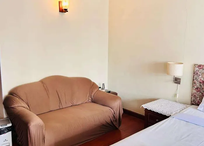 Affordable Serviced In Nana Omni Tower - Prime Sukhumvit Location 아파트